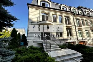 комерційна за адресою Новоселицька вул., 7