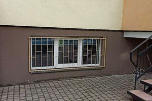 комерційна за адресою Магазинова вул., 8
