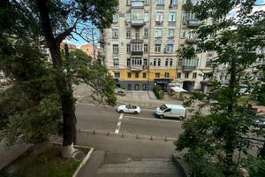 комерційна за адресою Саксаганського вул., 63/28