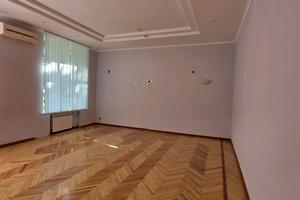комерційна за адресою Кловський узвіз, 4