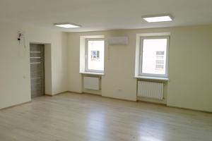 комерційна за адресою Військових Ветеранів вул., 10Б