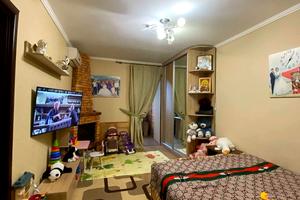 квартира за адресою Радісна вул., 21