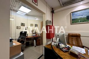 комерційна за адресою Добровольців вул. (Маршала Говорова), 8