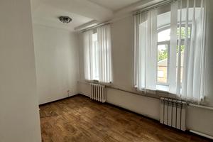 комерційна за адресою Магістратська, 8