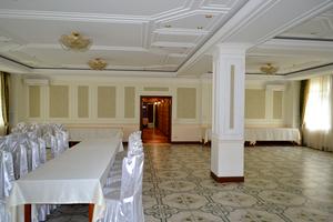 комерційна за адресою Дмитра Чижевського вул. (Петра Чаадаєва), 2