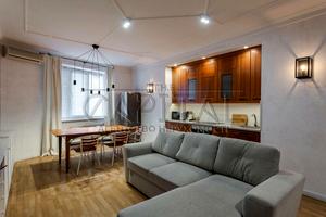 квартира за адресою Анни Ахматової вул., 45