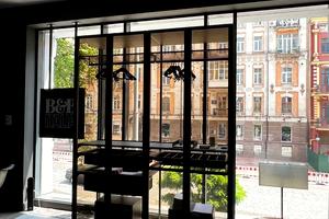 комерційна за адресою Володимирська вул., 38