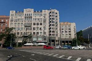 комерційна за адресою Хрещатик вул., 4