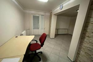 комерційна за адресою Празька вул., 32