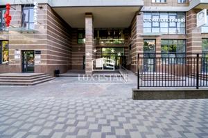 комерційна за адресою Джона Маккейна вул. (Івана Кудрі), 26