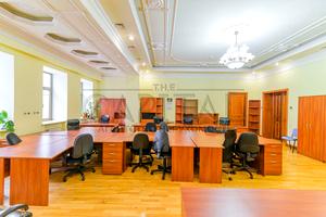 комерційна за адресою Липська вул., 10