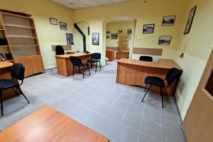 комерційна за адресою Корятовича пл., 15