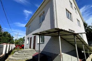 комерційна за адресою Захисників України, 6