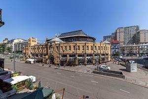 комерційна за адресою Басейна вул., 2