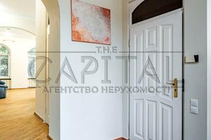 комерційна за адресою Лютеранська вул., 12