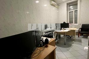 комерційна за адресою Еспланадна вул., 30