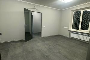 комерційна за адресою Джона Маккейна вул. (Івана Кудрі), 37-А