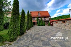 комерційна за адресою Центральна, 10