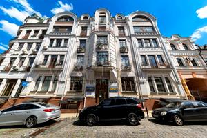 комерційна за адресою Воздвиженська вул., 48