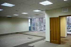 комерційна за адресою Харківське шосе, 175