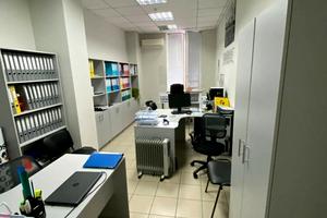 комерційна за адресою Дмитра Яворницького просп. (Карла Маркса), 25