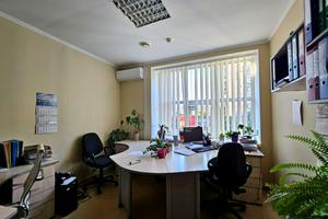комерційна за адресою Вишняківська вул., 9