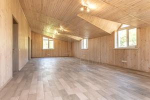 комерційна за адресою Лауреатська вул., 8