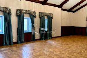 комерційна за адресою Михайлівська пл., 12б
