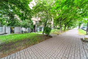 комерційна за адресою Джона Маккейна вул. (Івана Кудрі), 22
