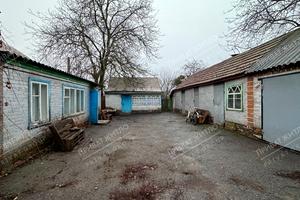 будинок за адресою Центральна, 1