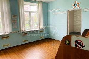 комерційна за адресою Верховної Ради бульв., 19