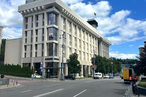 комерційна за адресою майдан Незалежності пл., 2