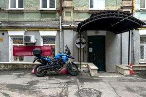 комерційна за адресою Михайлівська пл., 1