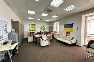 комерційна за адресою Михайла Грушевського вул., 34/1