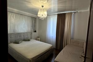 квартира за адресою Космонавтів просп., 79