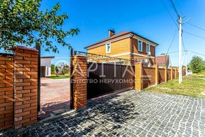 будинок за адресою с. Гнідин, Центральна вул.
