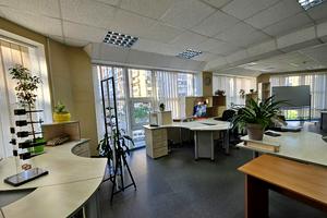 комерційна за адресою Вишняківська вул., 9
