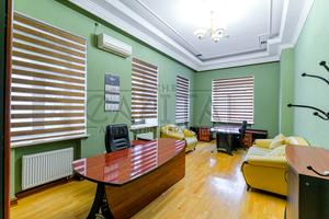 комерційна за адресою Липська вул., 10