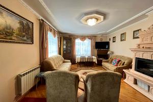 будинок за адресою Вишнева вул.