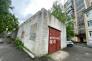 комерційна за адресою Чорновола, 4