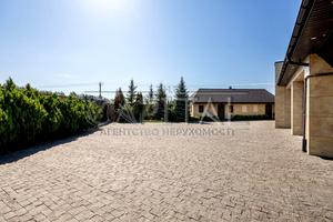 будинок за адресою с. Нові Безрадичі, Садова, 155