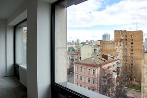 комерційна за адресою Саксаганського вул., 53/80