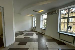 комерційна за адресою Івана Франка вул., 39