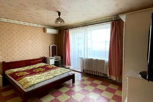 квартира за адресою Гетьмана Петра Дорошенка вул. (Генерала Грушевого), 12