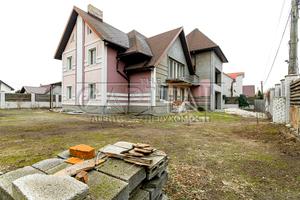 будинок за адресою Центральна вул.