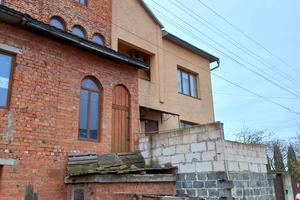 будинок за адресою с. Угорники, Явора Святослава