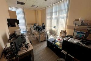 комерційна за адресою Антоновича вул. (Горького), 33В
