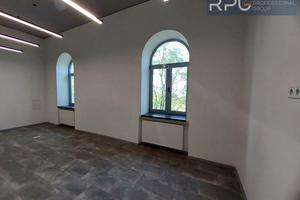 комерційна за адресою Володимирська вул., 4