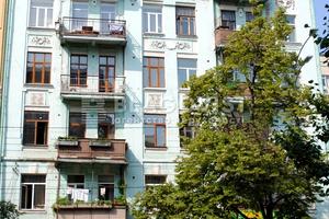 комерційна за адресою Саксаганського вул., 131-А