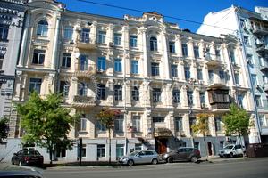 комерційна за адресою Саксаганського вул., 28